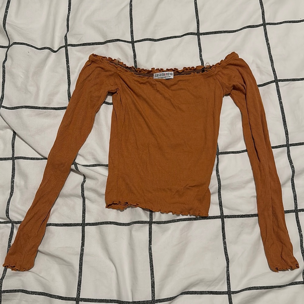 Fashion Nova long sleeve crop